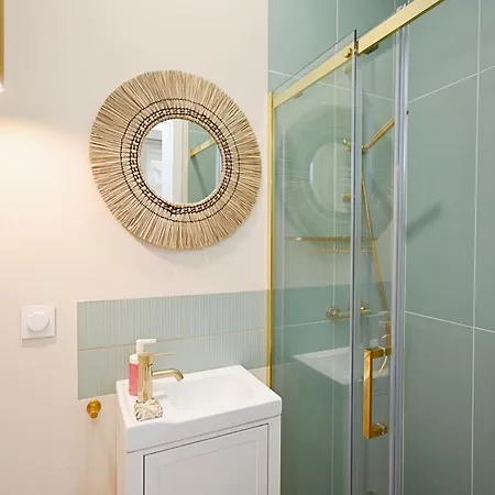 Victus Apartamenty, Compassi