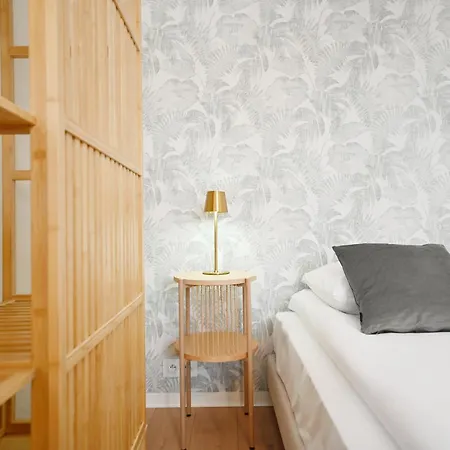 Victus Apartamenty, Compassi