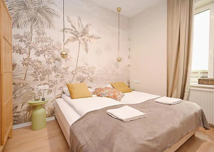 Victus Apartamenty, Compassi